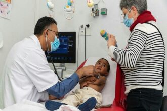 دون جراحة د. عصام قماش يجري أول عملية تركيب صمام رئوي لطفل بفرنسا