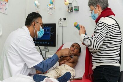 دون جراحة د. عصام قماش يجري أول عملية تركيب صمام رئوي لطفل بفرنسا